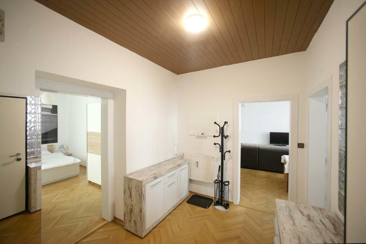 Skyscraper Apartment Tour As Ljubljana Luaran gambar