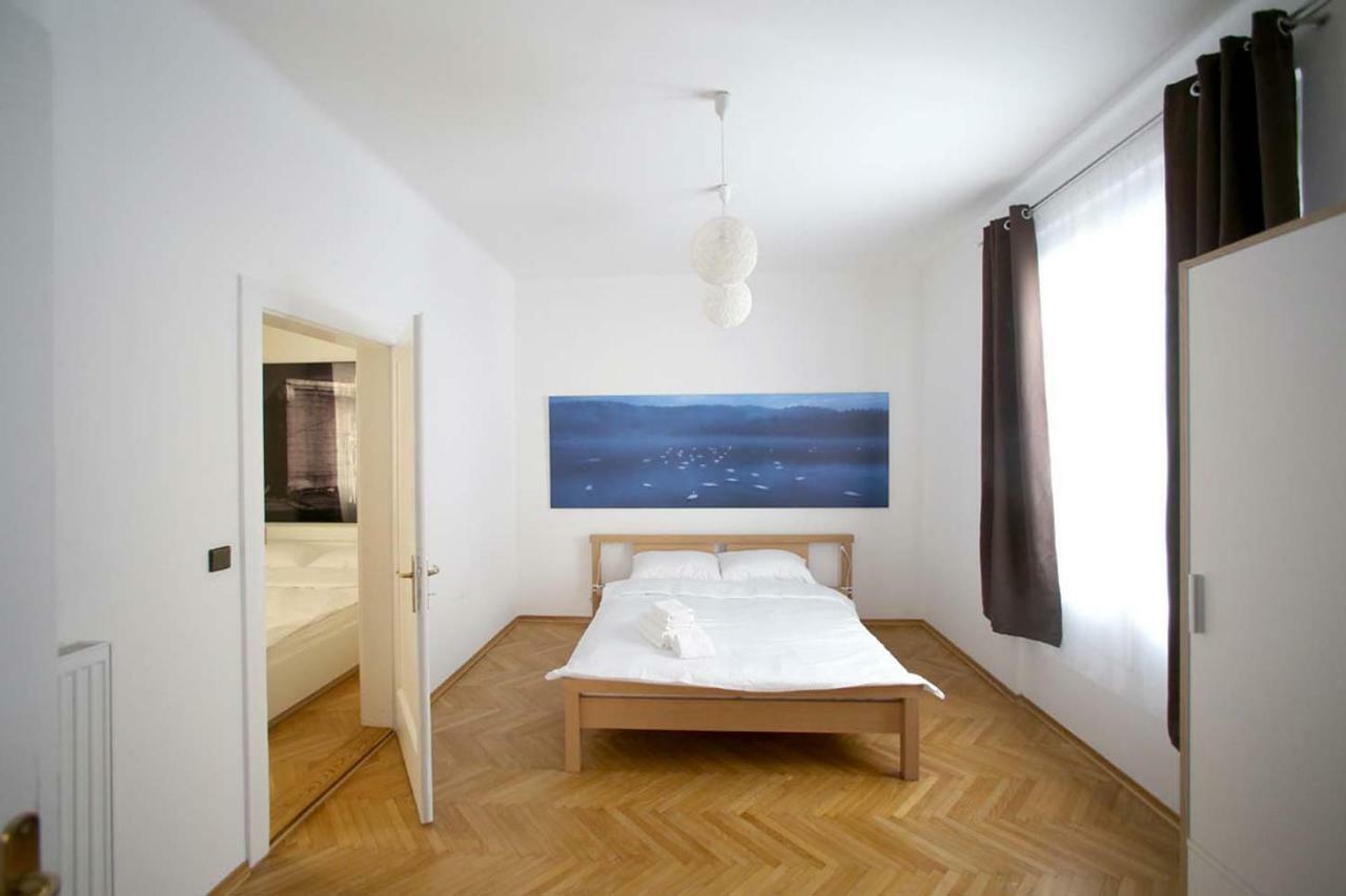 Skyscraper Apartment Tour As Ljubljana Luaran gambar