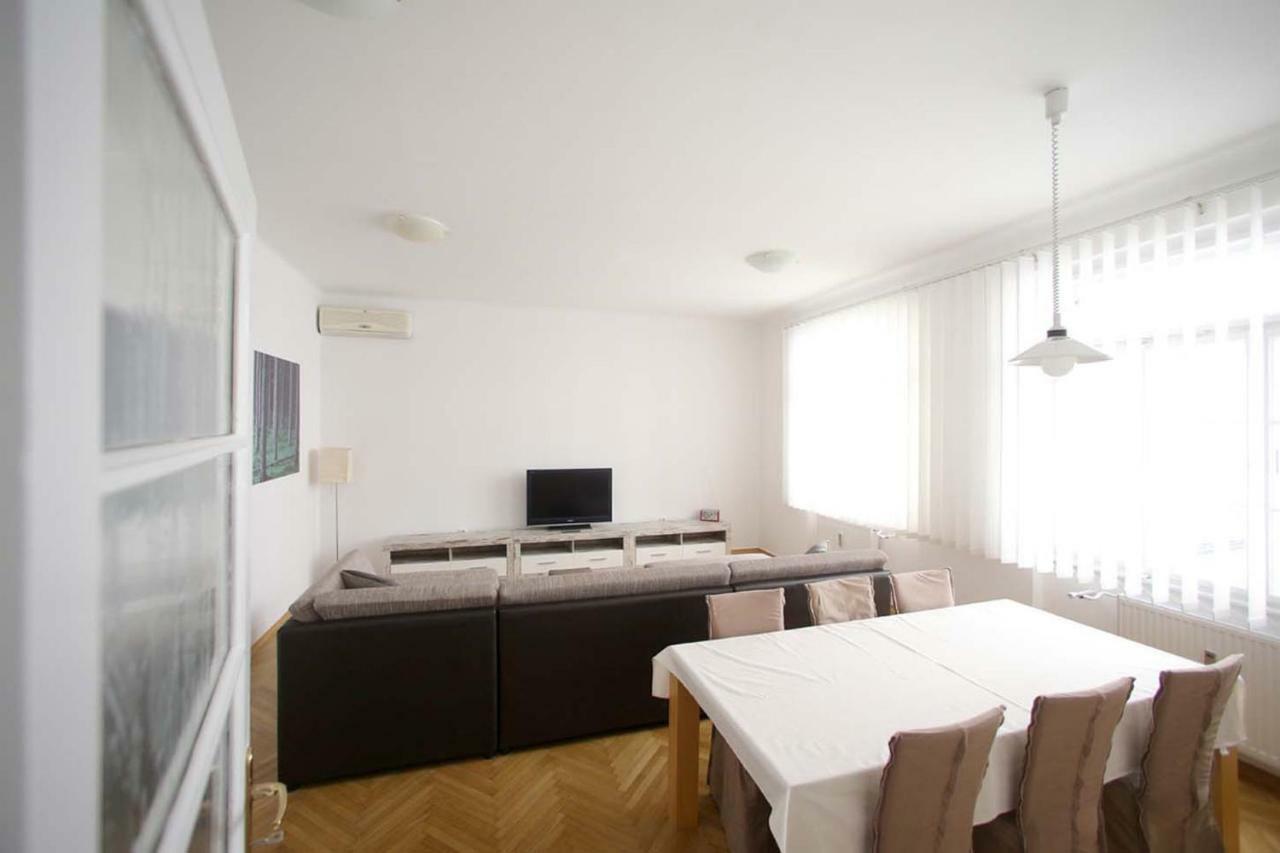 Skyscraper Apartment Tour As Ljubljana Luaran gambar